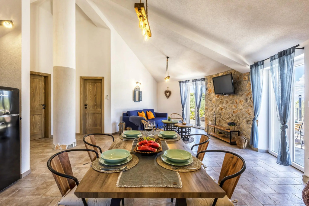 Heritage in Mirca with 2 bedrooms and 1 bathrooms