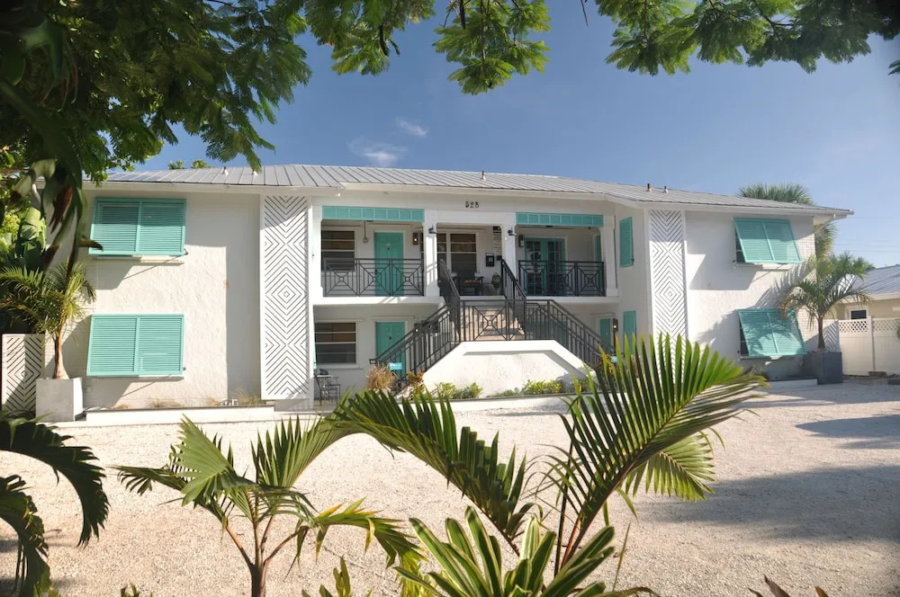 Lido Islander Inn