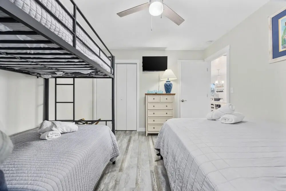Walk to Crescent Beach: Updated Condo w/ Balcony