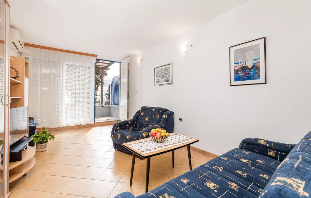 Stunning Apartment in Icici With Wifi and 1 Bedrooms