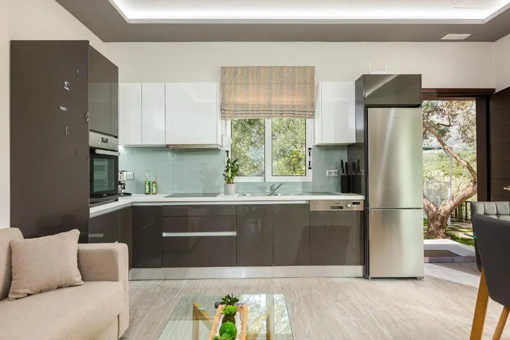 MariAndry Villa, Secluded Retreat with Pool, BBQ & HotTub, By ThinkVilla