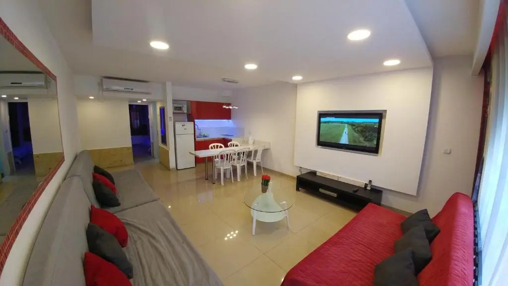 Avshalom Holiday Apartments