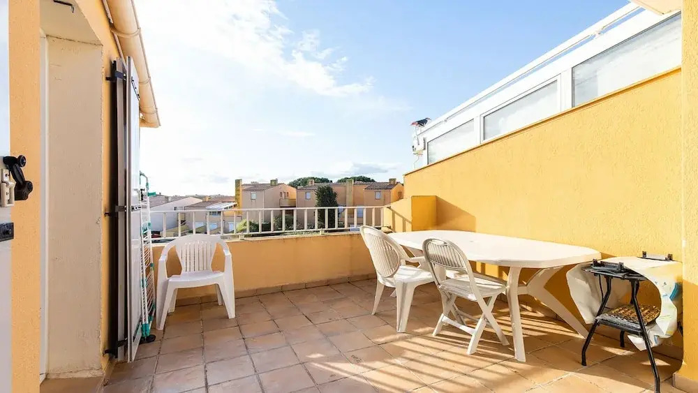Stylish 2-bedroom Retreat in Agde