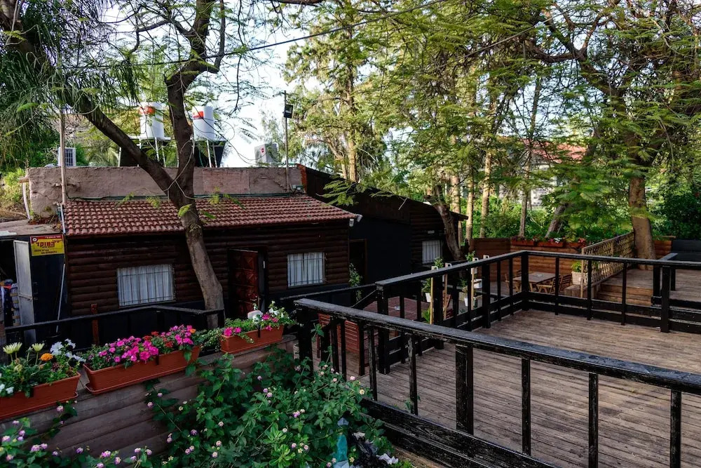 חופש יהונתן -צימרים בכנרת בטיילת טבריה hofesh yehonatan cabin promnade tibrias
