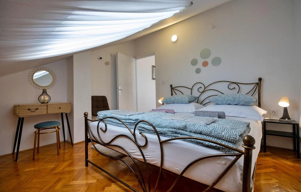 Beautiful Apartment in Makarska With Wifi and 2 Bedrooms