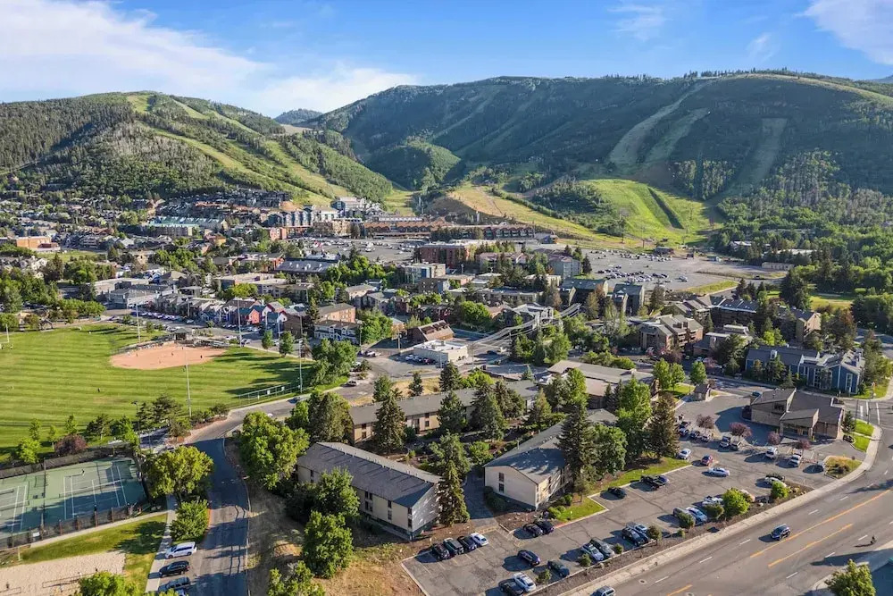 2mins to Historic Main Street + Deer Valley Ski Lift Alpine Ember by Avantstay