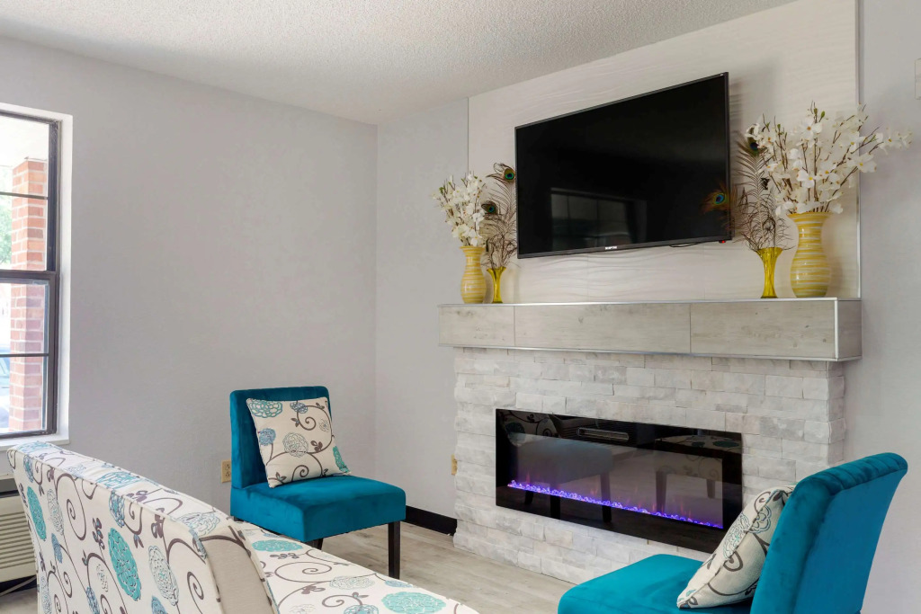 Quality Inn Lee - Lenox South