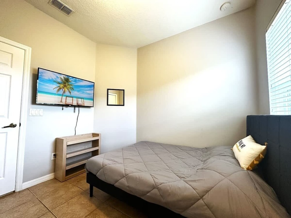Very Near Disney 3 Bd Condo Walmart 1 Min Away 3 Bedroom Townhouse