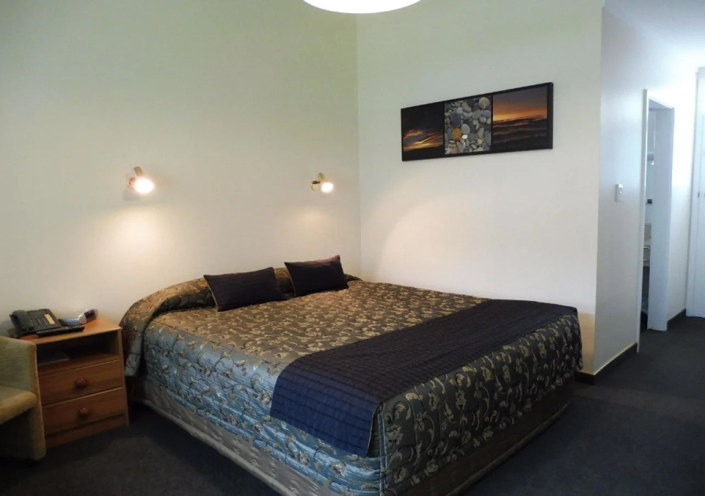Westport Motor Hotel