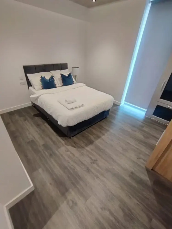 Remarkable 3-bed Apartment in London