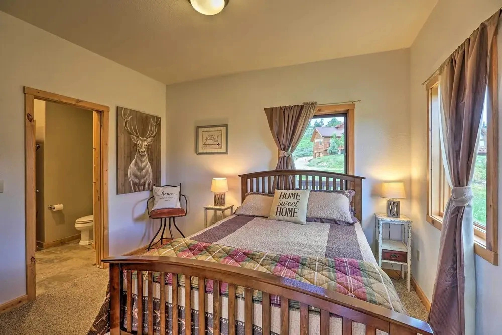 2 Mi to Granby Ranch: Granby Home w/ Hot Tub