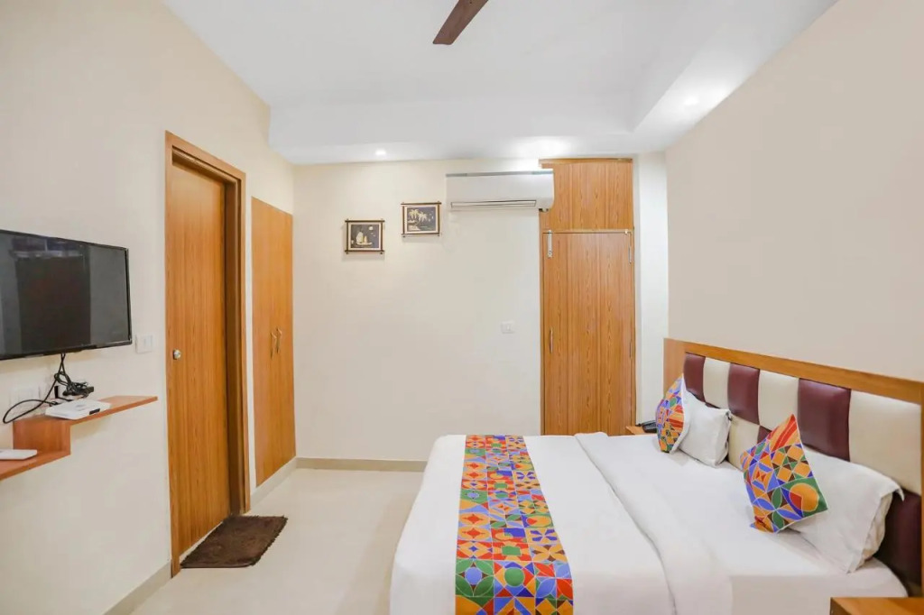 FabExpress Royal Stay