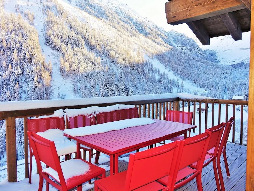 Chalet Les Rahâs by Mrs Miggins