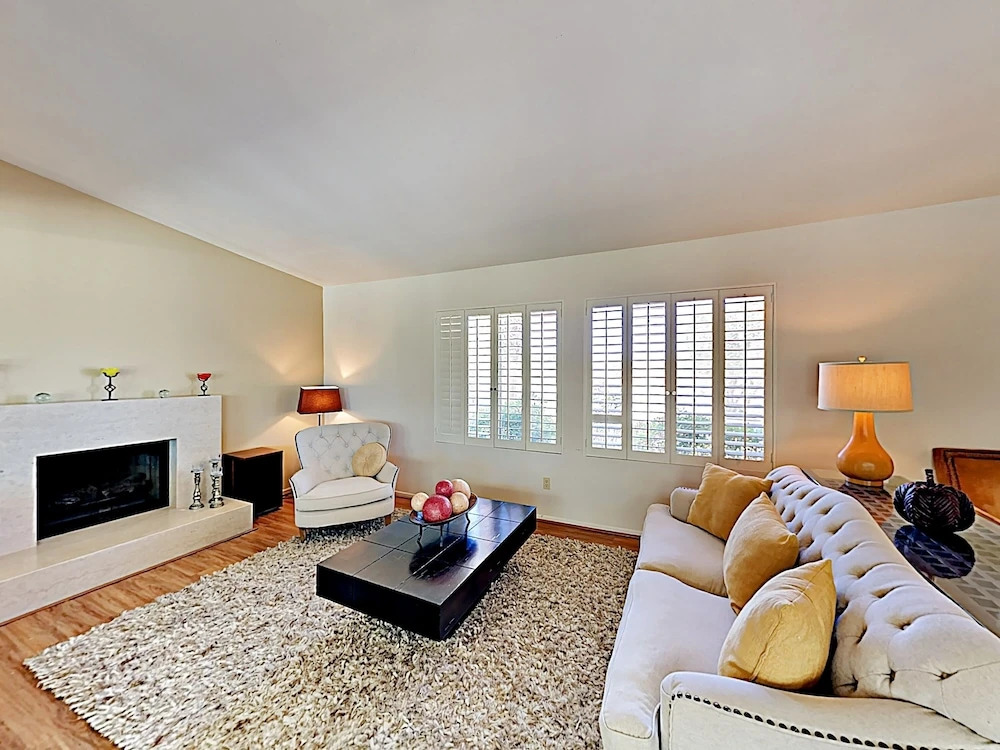 3br/2ba Oasis in Prime Locale W/ Large Pool & Hot Tub Home