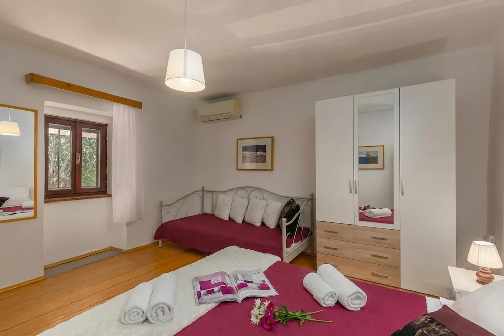 House Papinka With Private Pool & Garden