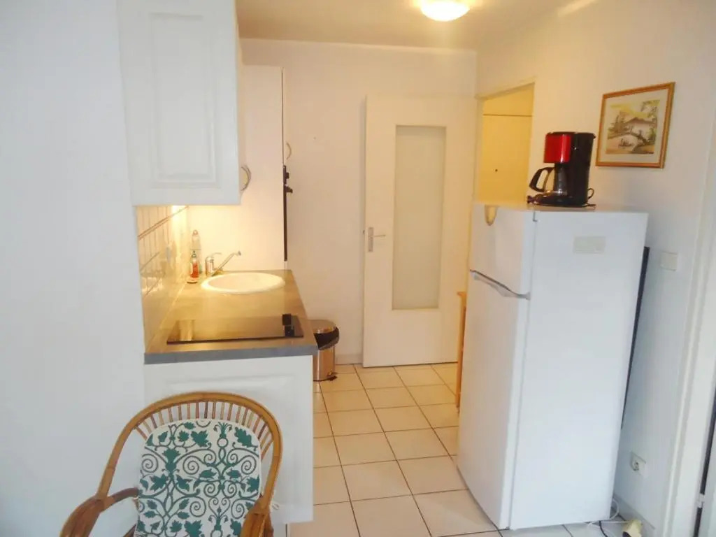 Appartement 2 pièces climatisé, 300m plages, piscine
