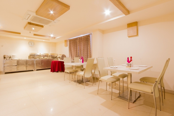FabHotel Prime Royal Castle