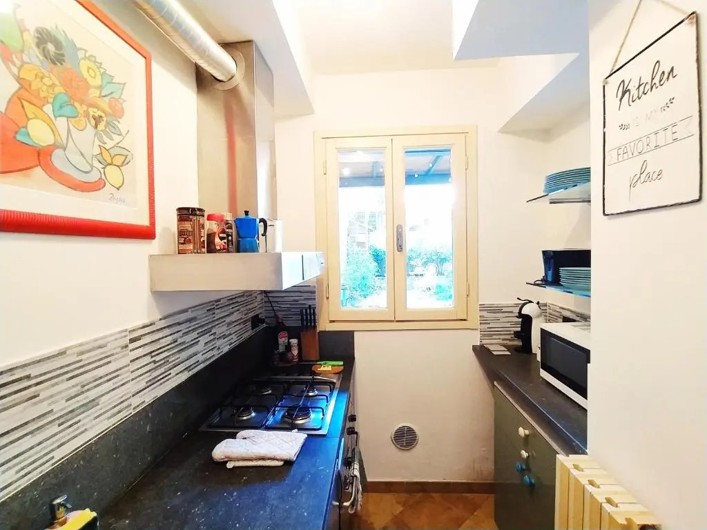 Nadia's Lovely Home - WITH PRIVATE GARDEN AND JACUZZI