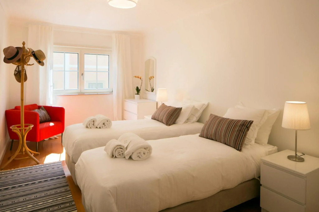 Stylish and Beautiful Apartment with Parking 24 by Lisbonne Collection
