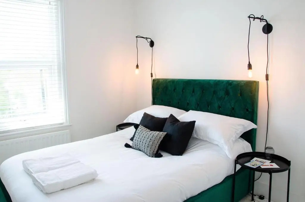 Boutique Getaway, edge of Old Town- 4min walk to beach