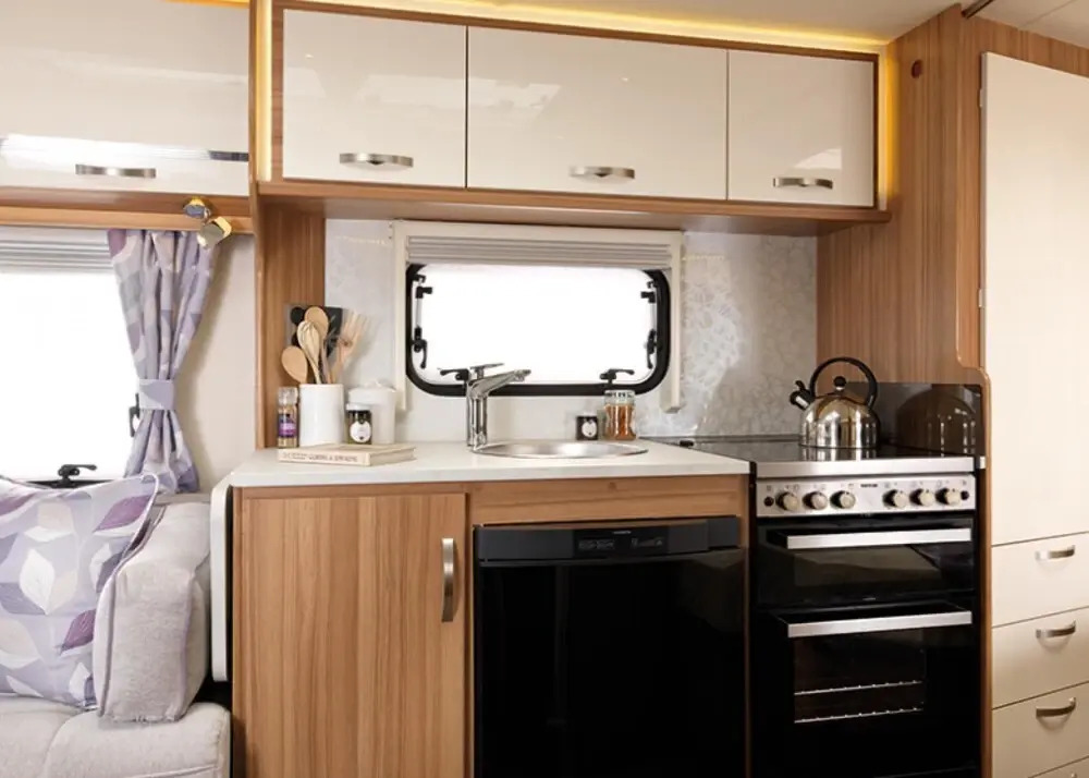 Stayzo Caravan - With Great Access to Local Attractions - With Free Wi-fi in the Chiltern Hills