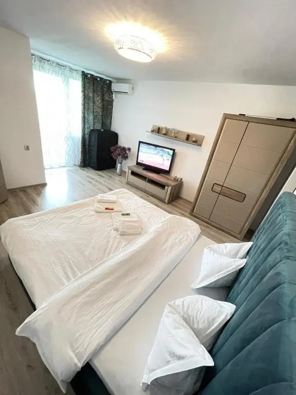 Garsoniera-STUDIO Oxygen-40mp nou DIRECT in plaminul verde al Parcului National ! Parcare privata doar cu rezervare in limita locurilor disponibile ! PROPRIETATE IN REGIM HOTELIEP - NU ARE BUCATARIE !