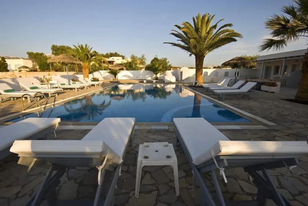 Alafouzos Studios & Apartments