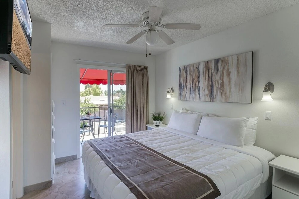 225 Fully Furnished with WiFi by RedAwning
