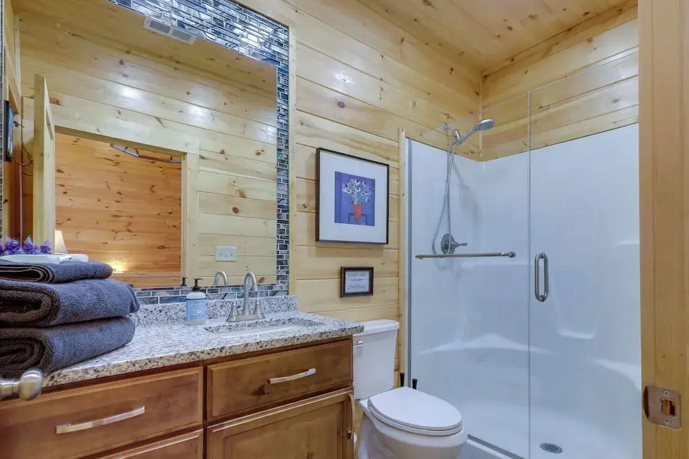 Majestic Mountain Views: Sevierville Escape!
