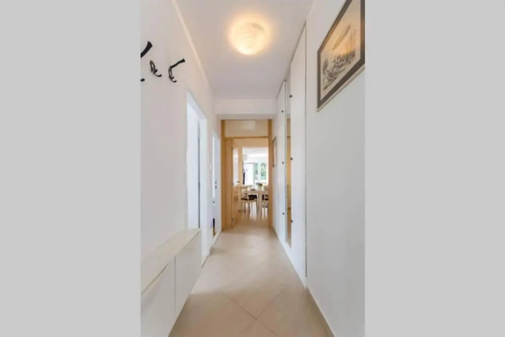Flora three bedroom apartment. Near beach