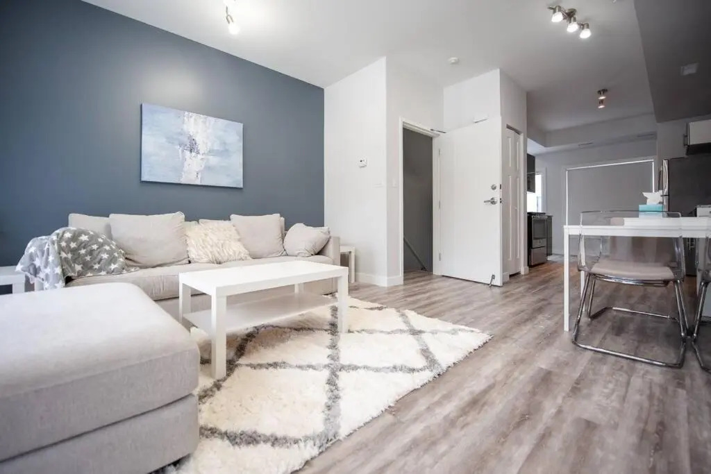 Upscale 2 bedroom Townhouse near Univ of Manitoba