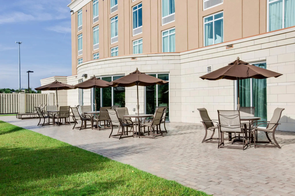 Holiday Inn Express & Suites Charleston Arpt-Conv Ctr Area by IHG
