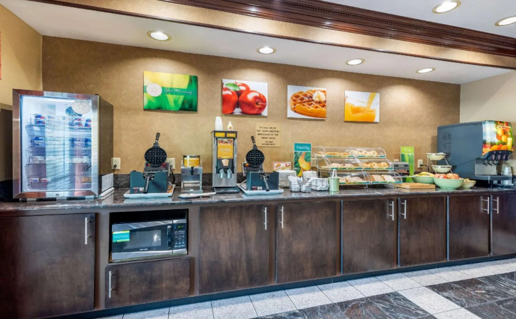 Comfort Inn & Suites Cincinnati Uptown Clifton