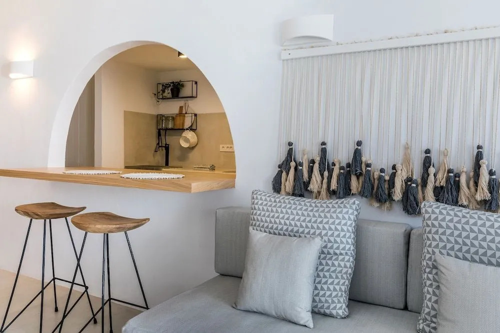 3 Elements by Stylish Stays