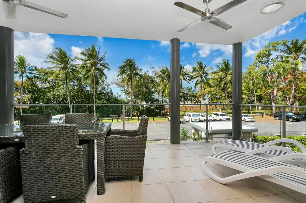 Belle Escapes - Beachfront Ocean View Apartment "4"