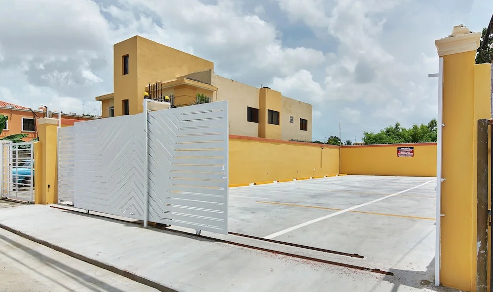 Premium Double Room Fridge & Gated Parking