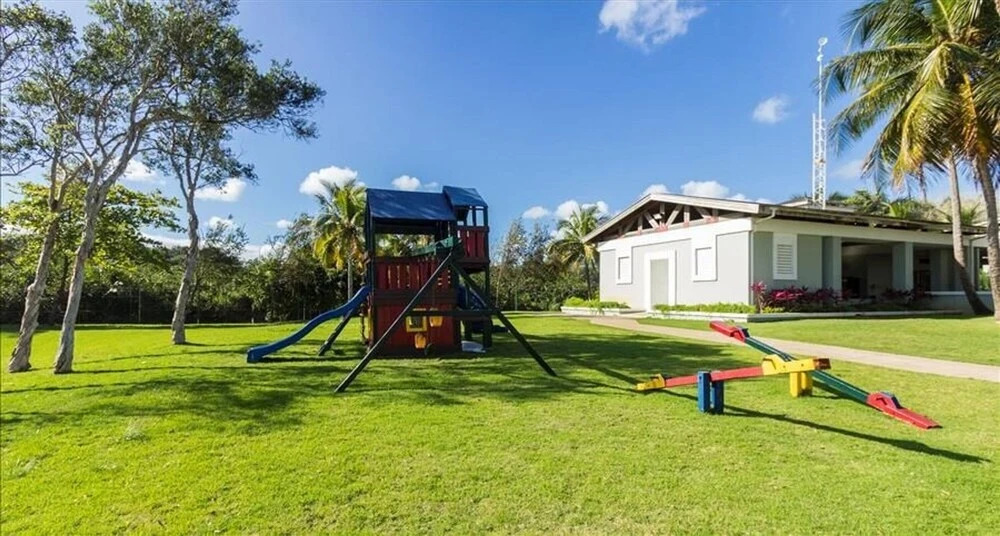 Giovanni Beachfront Community w Pools