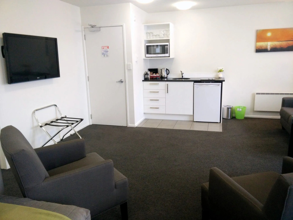 Airport Palms Motel