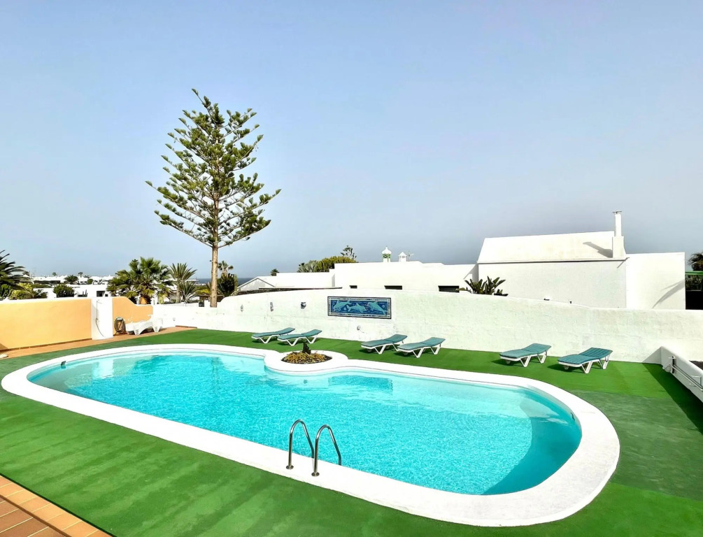 Apartment for nudists, with pool, near the beach