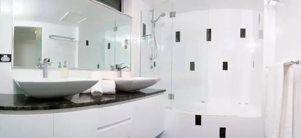 Poinciana 112 Bedrooms x3 Free Buggy