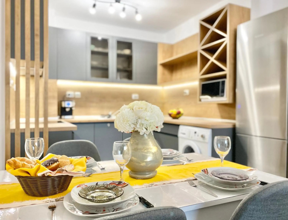Art Apartment for 4 People Free Parking & Wifi