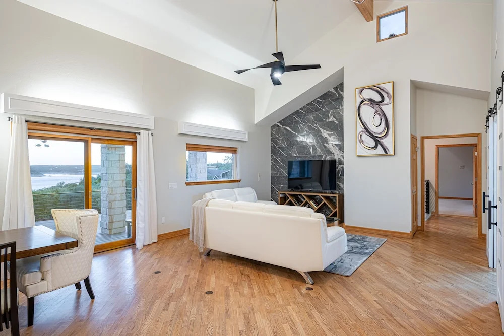 Lavish Lake Getaway