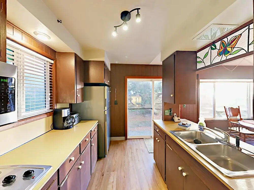4612 SW Pacific Coast Hwy Home