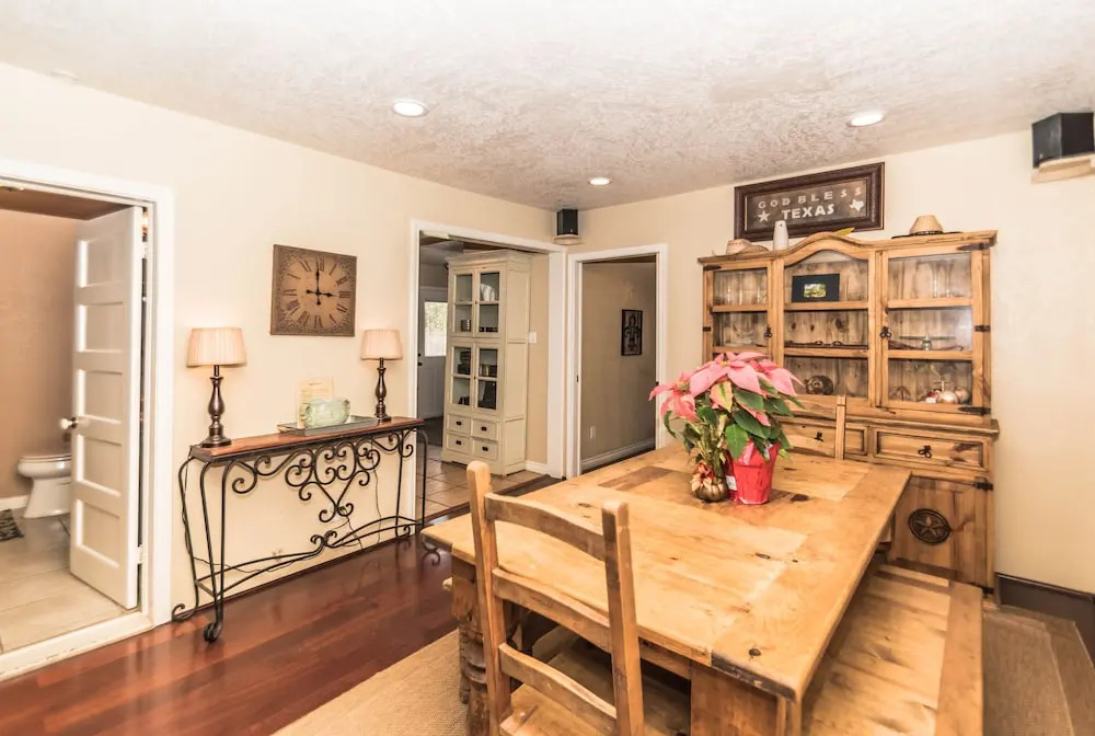 Geronimo Creek Retreat- Homestead Haus 3 Bedrooms 2 Bathrooms Cabin