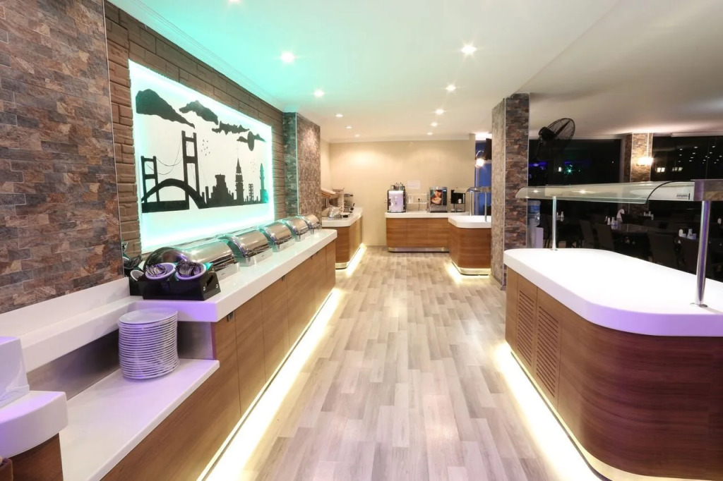 Comet De Luxe Hotel