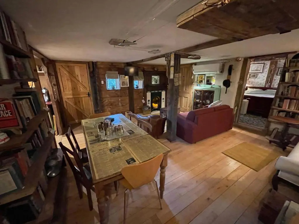 Remarkable Boultons Barn With hot tub & opt Sauna