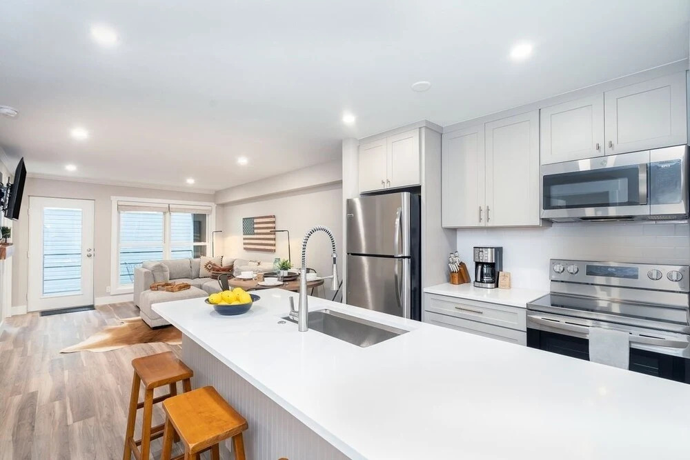 Perfect Location! King Bed, Full Kitchen, Walk To Gondola 2 Bedroom Condo by RedAwning