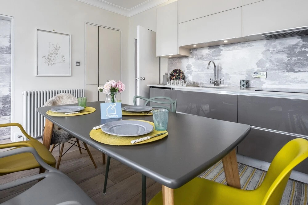 Stunning Colville Gardens Apartment - ADCT
