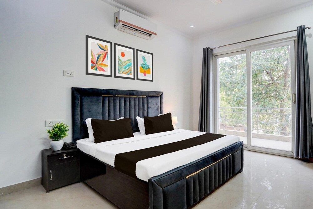 Townhouse Hotel Sec- 54 Golf Course Road