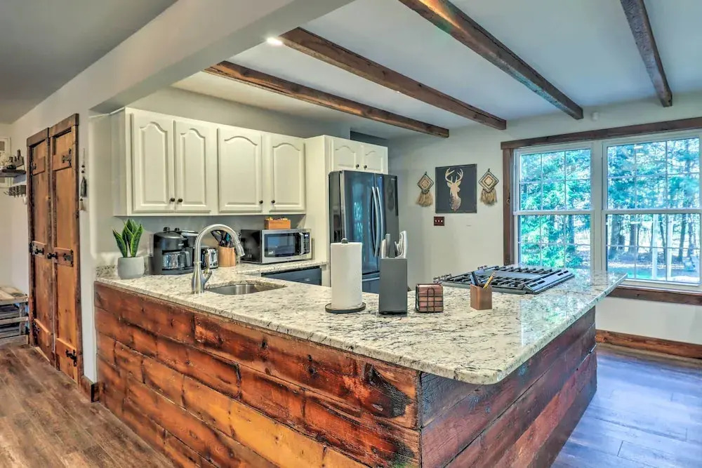 Hot Tub, Beach Access: Albrightsville Retreat